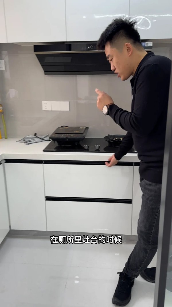 淘淘慧通：厨房布局与推拉门选择，打造简约实用的通透空间指南
