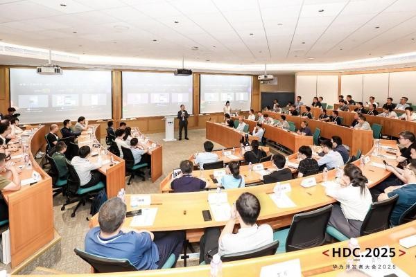 HDC 2025政企内部应用论坛:鸿蒙生态驱动政企办公数智升级、效率进阶