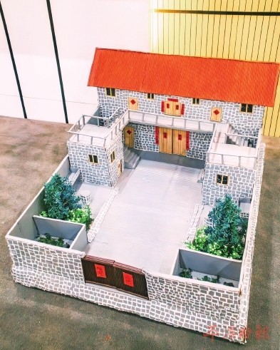 废品变身艺术品手工制作展风采