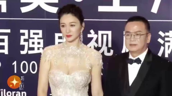 高清镜头下的红毯女星，毛晓彤大方露美背，李小冉身材惹人羡慕