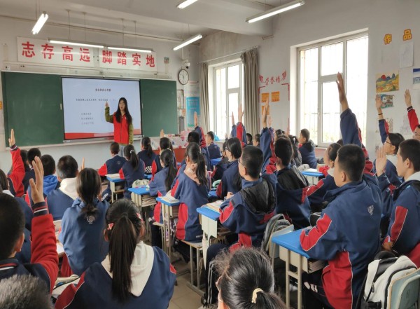 筑牢社区安全防线 守护居民幸福生活|回民区钢铁路办事处咱家社区相关图片