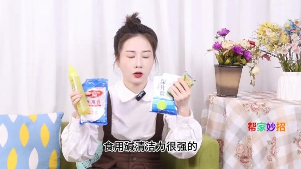 不管衣服多脏，往水里倒一碗，轻轻搓一搓，衣服洗完超干净...