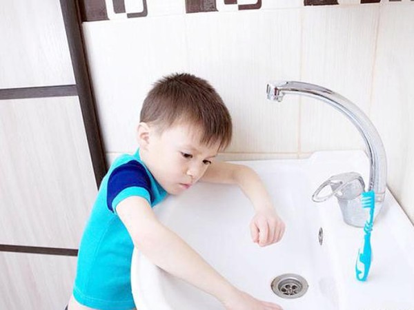 如何让孩子养成良好的卫生习惯？父母要以身作则，自己养成好习惯