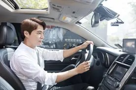 新手开车,怎样才能把车开熟练?掌握这3点方法,帮助你快速提高图片