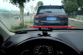 新手司机拿了驾照不敢开车,教你5个方法提升车感,保证行车安全图片