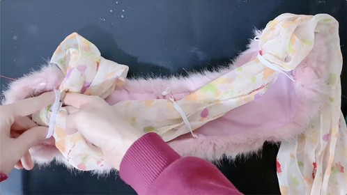 媳妇太有才了，衣服毛领和丝巾这样组合，好看又实用