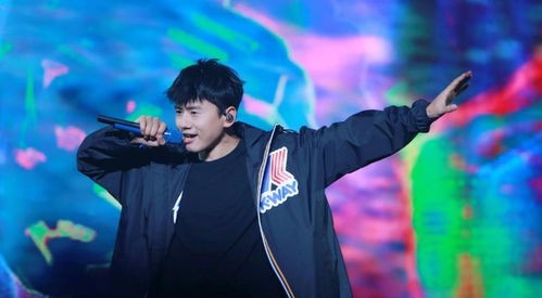 张杰携手答菲开启减法生活_张杰携手答菲，引领减法生活新风尚