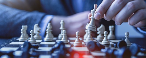 家电行业三巨头（格力、美的、海尔）的战略差异 核心观点：一．家电行业未来的机会在于智能家电、小家电以及不同维度的细分领域。白电市场的集中度将会进一步提升，中小企业的生...
