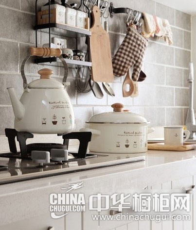 厨房装修巧花心思 墙面空间化解厨房收纳尴尬 小厨房装修效果图