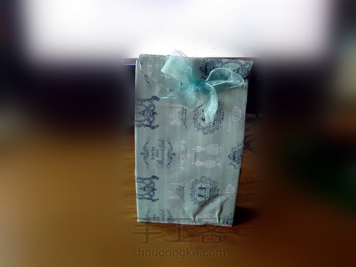 食品盒巧做精美礼品盒 第5步