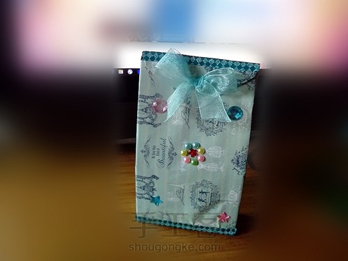 食品盒巧做精美礼品盒 第6步