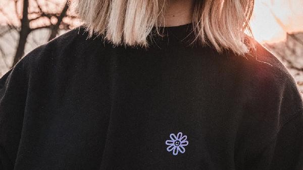 怎样能快速去除衣服上的火锅味