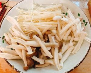 快手拌杂菌 火锅剩菜巧处理的做法 步骤1