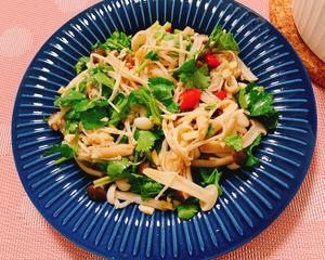 快手拌杂菌 火锅剩菜巧处理的做法 步骤5