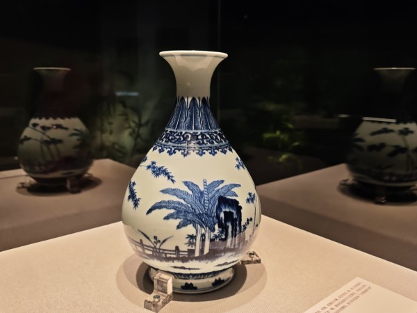 青花竹石芭蕉纹玉壶春瓶