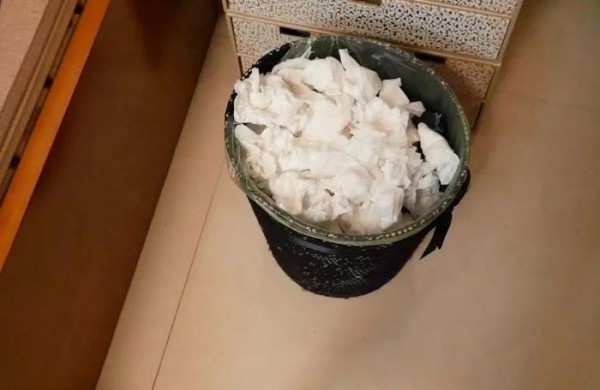 家里这三个地方千万不要放垃圾桶，看完回家抓紧拿掉