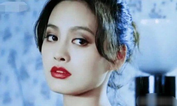 年轻时的宁静才叫美，一颦一笑美到不可方物，完全颠覆你的想象