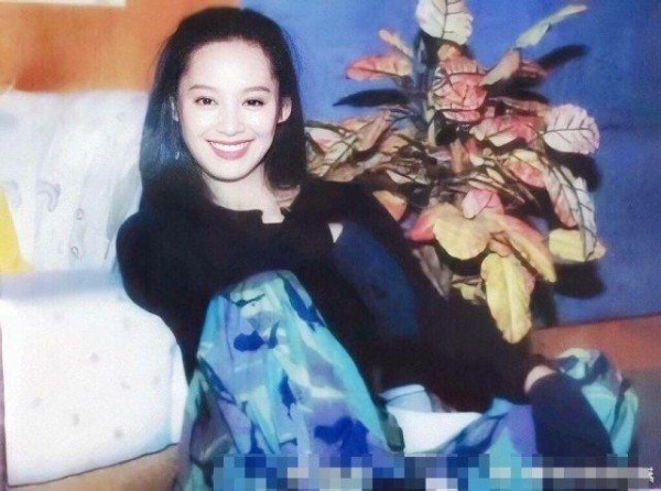 年轻时的宁静才叫美，一颦一笑美到不可方物，完全颠覆你的想象