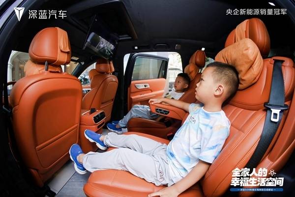 智趣乐驾 深蓝S09开启移动出行科技生活