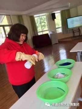 你我筑牢安全防线，共促幼儿健康成长系列报道之 ——餐前消毒与清洁-幼师课件网第5张图片
