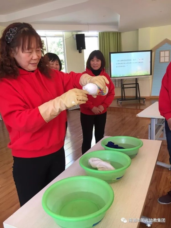 你我筑牢安全防线，共促幼儿健康成长系列报道之 ——餐前消毒与清洁-幼师课件网第7张图片