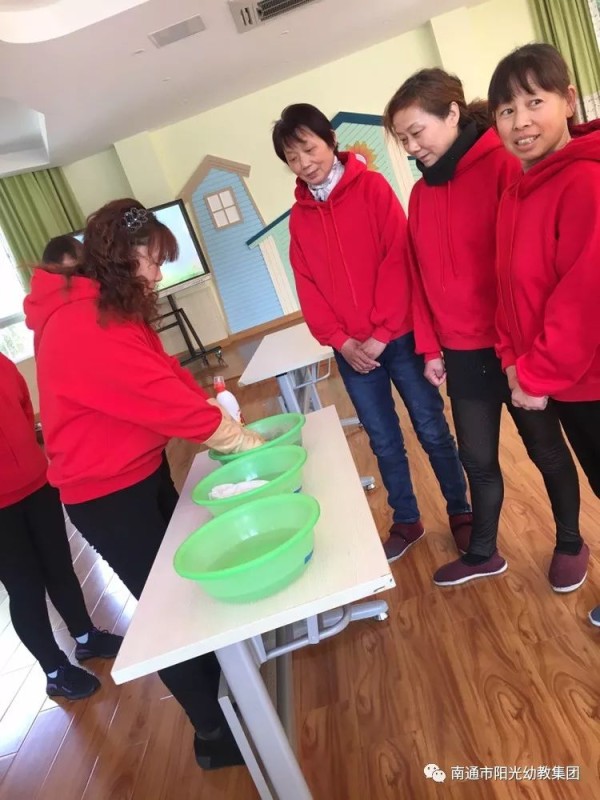 你我筑牢安全防线，共促幼儿健康成长系列报道之 ——餐前消毒与清洁-幼师课件网第11张图片