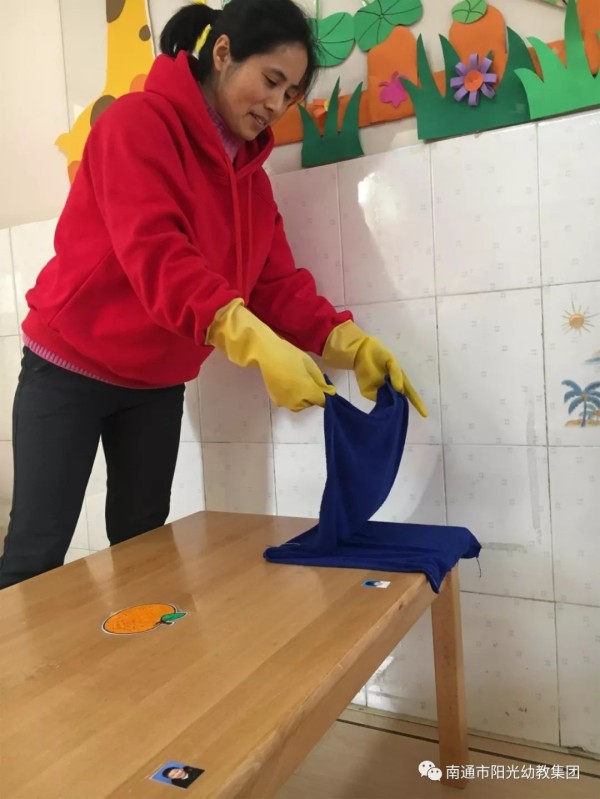 你我筑牢安全防线，共促幼儿健康成长系列报道之 ——餐前消毒与清洁-幼师课件网第18张图片
