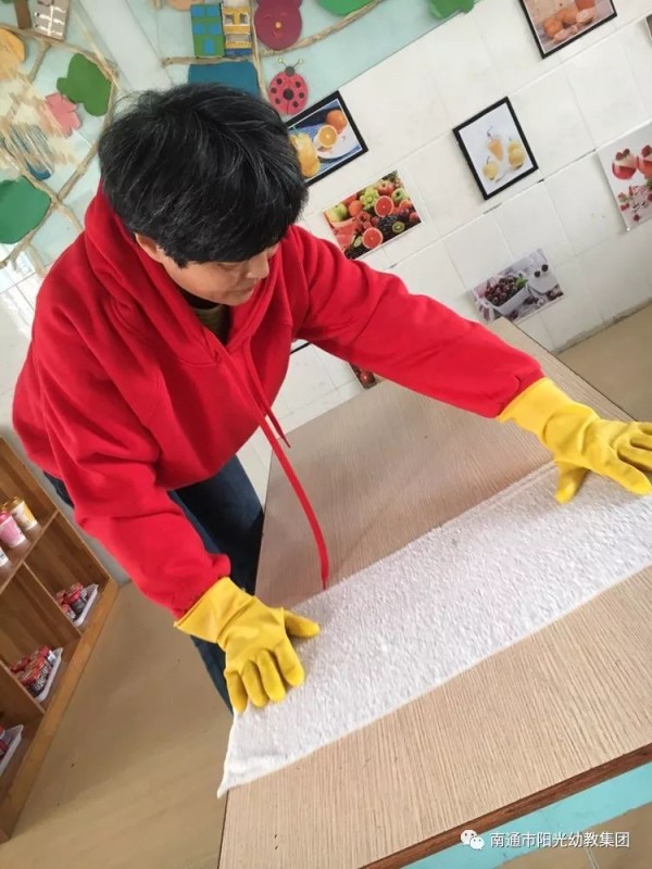 你我筑牢安全防线，共促幼儿健康成长系列报道之 ——餐前消毒与清洁-幼师课件网第19张图片