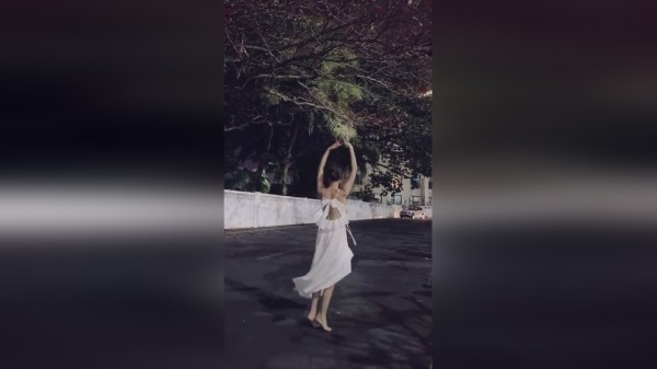 3年的舞蹈全白学了 今天的小裙子很搭配奥