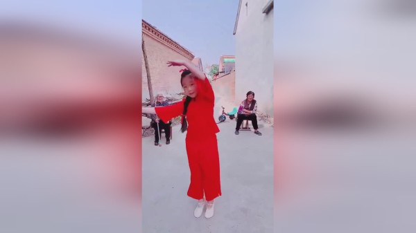 每次回家女儿最喜欢听94岁太姥讲述她年轻时的经历