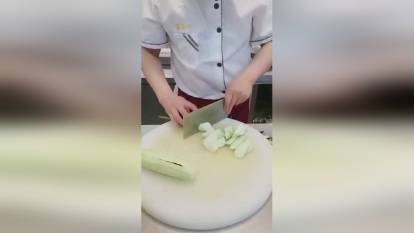 每次切菜都害怕，老公很生气