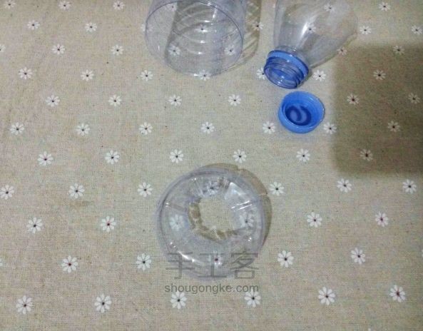 旧物改造——矿泉水瓶打造浪漫烛台教程 第2步