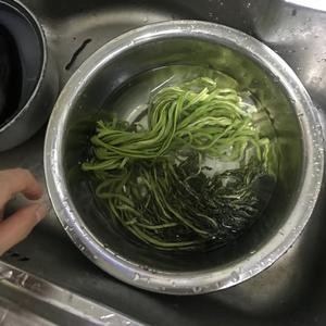 突然就火了的贡菜——香辣爽口凉拌贡菜的做法 步骤1