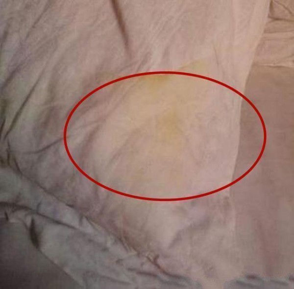 衣物床单洗不净? 只需水里撒一把它, 再脏的衣物和床单也能洗干净