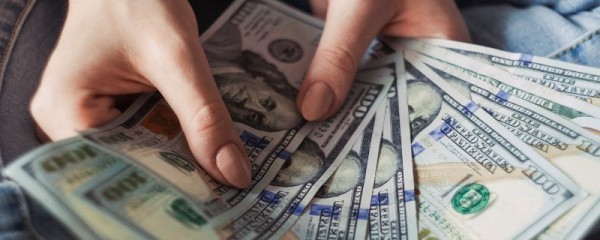 了解市场趋势，掌握理财产品选择诀窍。
