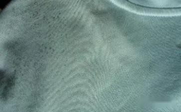 家里潮湿衣服发霉怎么办
