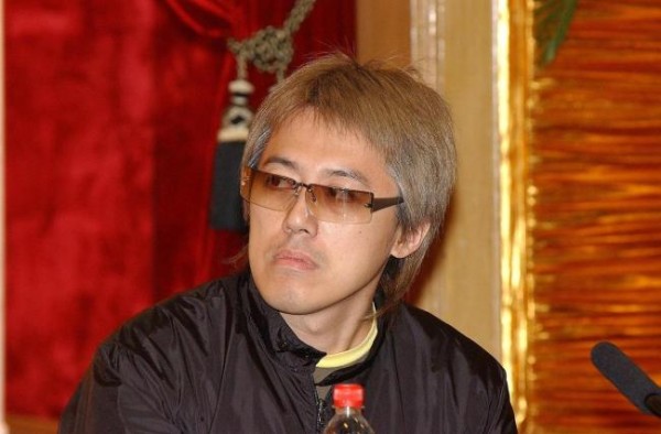 58岁张宇满头白发引热议 经纪人回应 生活状况良好