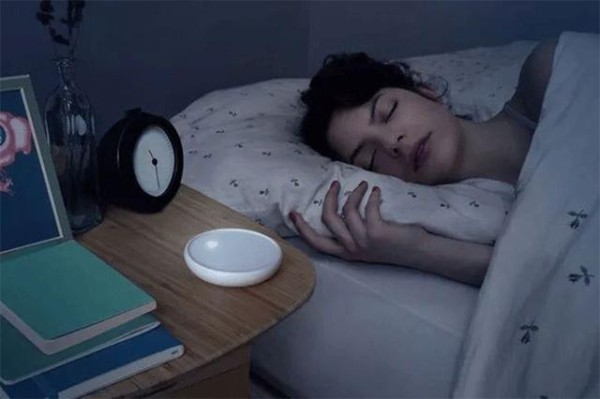 在手机面前想早睡太难啦！有了这些助眠神器，躺下5分钟轻松入睡