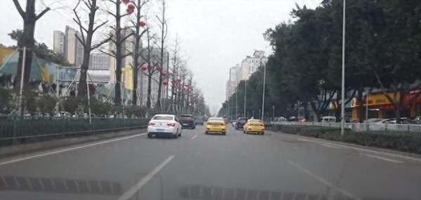 新手司机必学的10个驾驶技巧，学会这些让你开车更安全更省心！-有驾