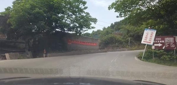 新手司机必学的10个驾驶技巧，学会这些让你开车更安全更省心！-有驾