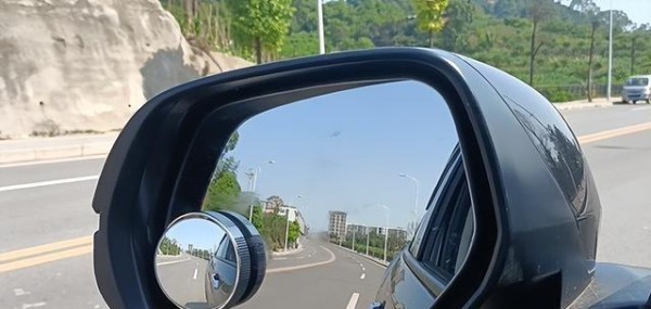 新手司机必学的10个驾驶技巧，学会这些让你开车更安全更省心！-有驾