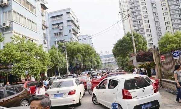 新手开车如何克服紧张恐惧？掌握这几点轻松应对-有驾
