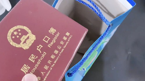 手提袋上的手提绳原来还有这功能，不知道太可惜了