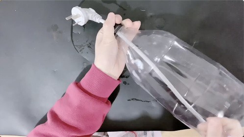 大号塑料瓶卖掉不值钱，姑娘简单一改造，全家看了都说好