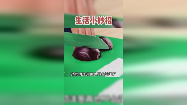 妈妈做饭的锅底都黑了，学会这招帮她洗干净让她开心开心