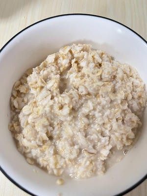 制作早餐酸奶燕麦片的做法 步骤1
