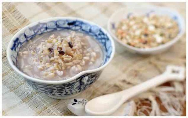 '燕窝麦片融合美食：营养早餐新做法，美味又养生'