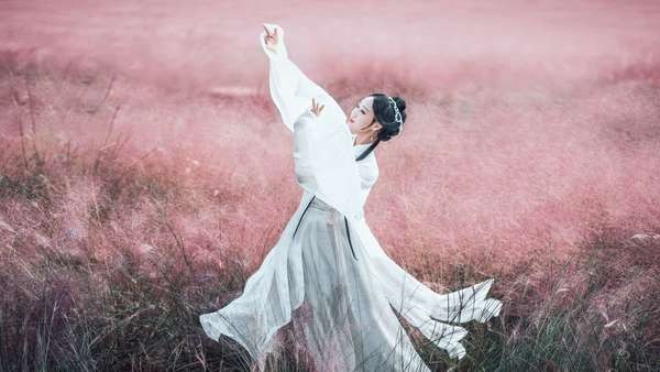 广西的节日习俗,广西富有特色的服饰、饮食、民居,新颖的、别致的民间...
