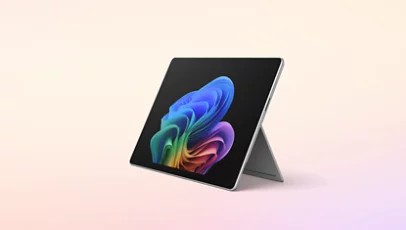 亮铂金 Surface Pro 商用版的侧视图。