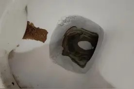 去除马桶硬结垢尿碱尿垢水垢的四个小方法!顽固污渍必备技巧!图片